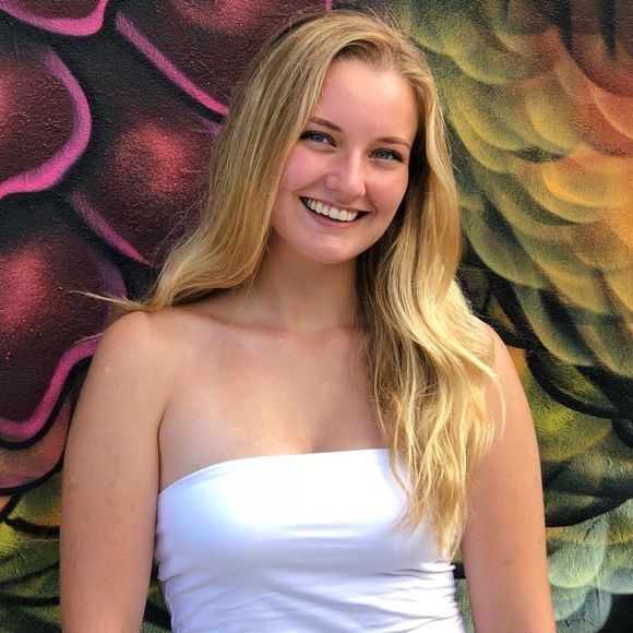 Meet your Posher, Amanda - Picture 1 of 1